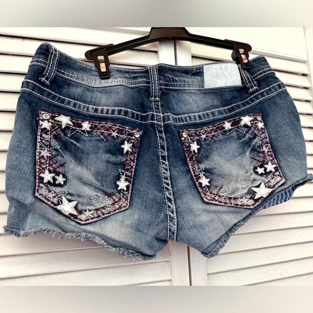 SHYANNE Blue Denim Star-Embellished Jean Shorts